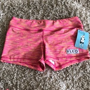 FLEO NWT SIZE L